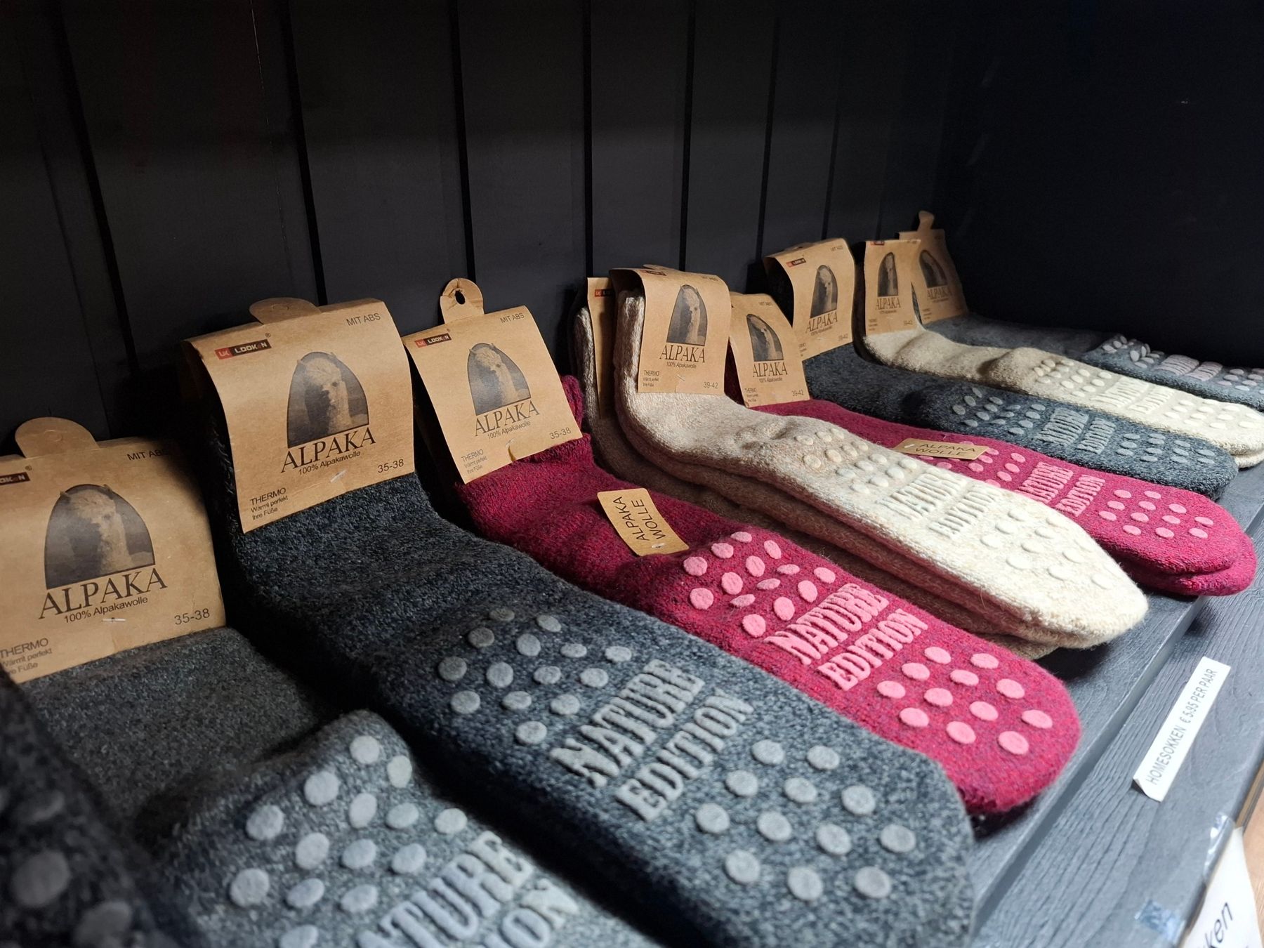 Alpaca huissokken in het schap
